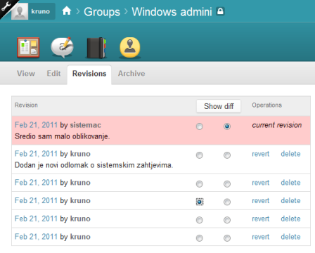 Kalendar s označenim događajima u različitim bojama
